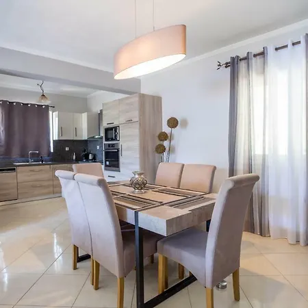 Thea Family Apartamento