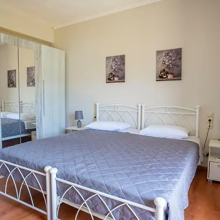 Thea Family Apartamento Yénion